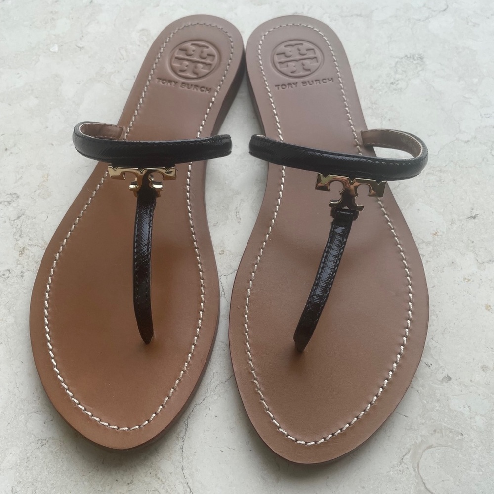 Like New Tory Burch T Logo Flat Thong Sandal in Black Leather Size 8